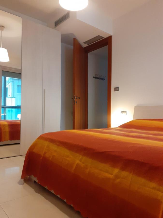 Barcellona Apartment Rimini Bagian luar foto